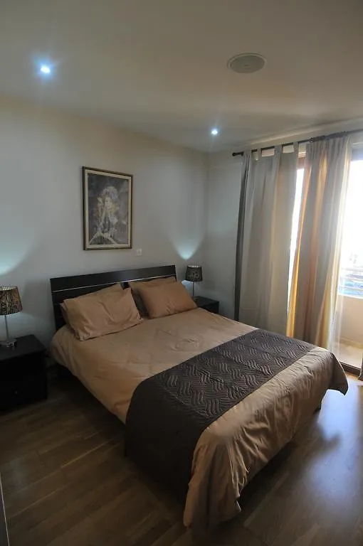 Ithaki Phinikoudes Apartment No. 204 라르나카